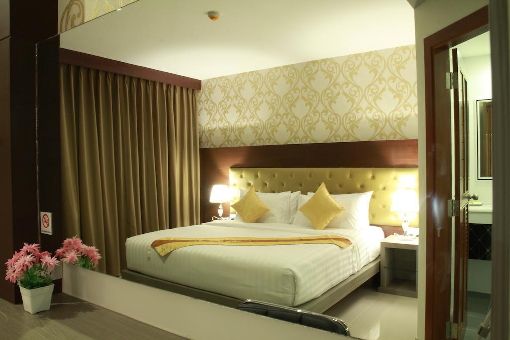 Hemingways Silk Hotel Patong Eksteriør billede