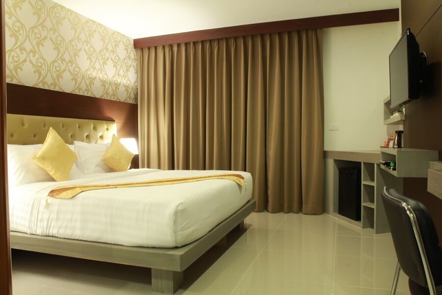Hemingways Silk Hotel Patong Eksteriør billede