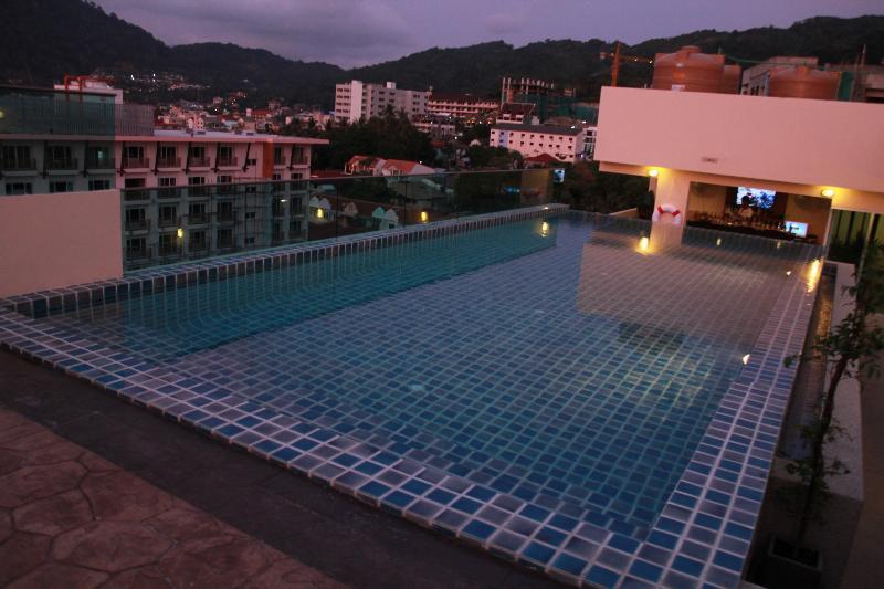 Hemingways Silk Hotel Patong Eksteriør billede